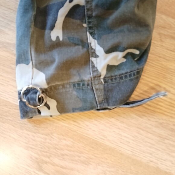 Sister's Point Camouflage Army Cargo Pants Size Medium - Picture 5 of 9